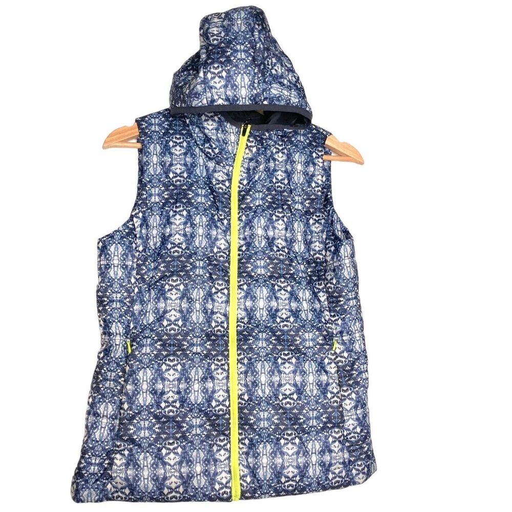 Title Nine Blue Puffer Quilted Vest Hoodie Size Small with Zipped Pockets